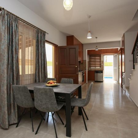 Star House Villa Paphos ภายนอก รูปภาพ