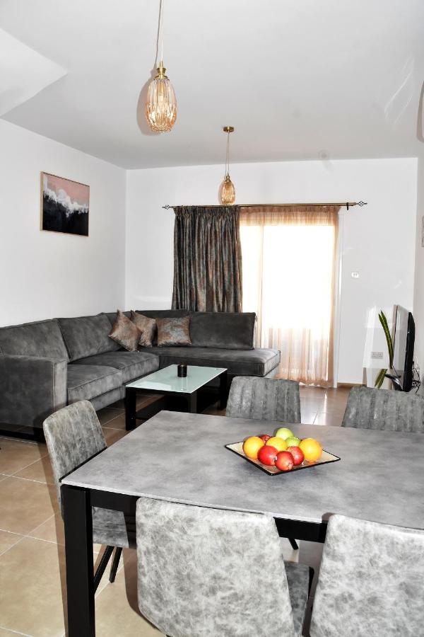 Star House Villa Paphos ภายนอก รูปภาพ