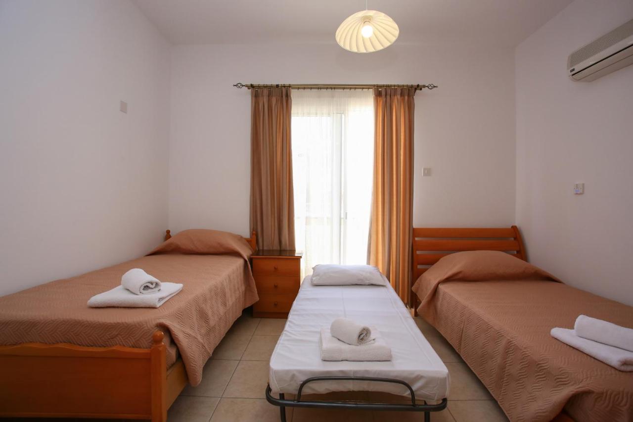 Star House Villa Paphos ภายนอก รูปภาพ
