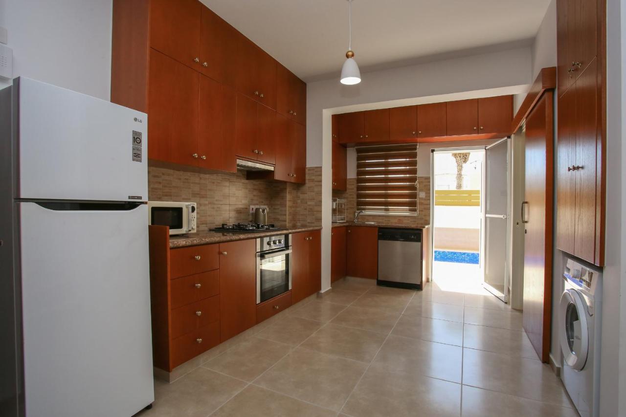 Star House Villa Paphos ภายนอก รูปภาพ