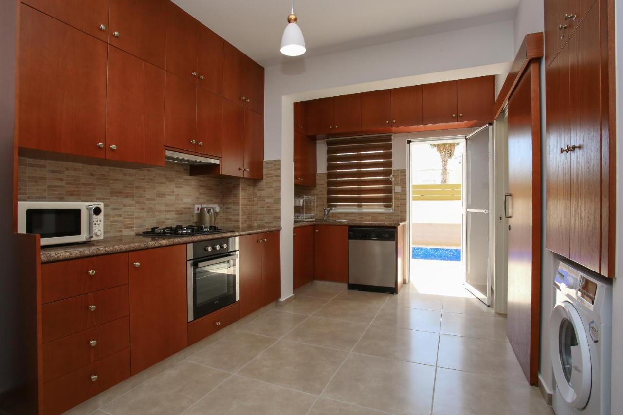 Star House Villa Paphos ภายนอก รูปภาพ