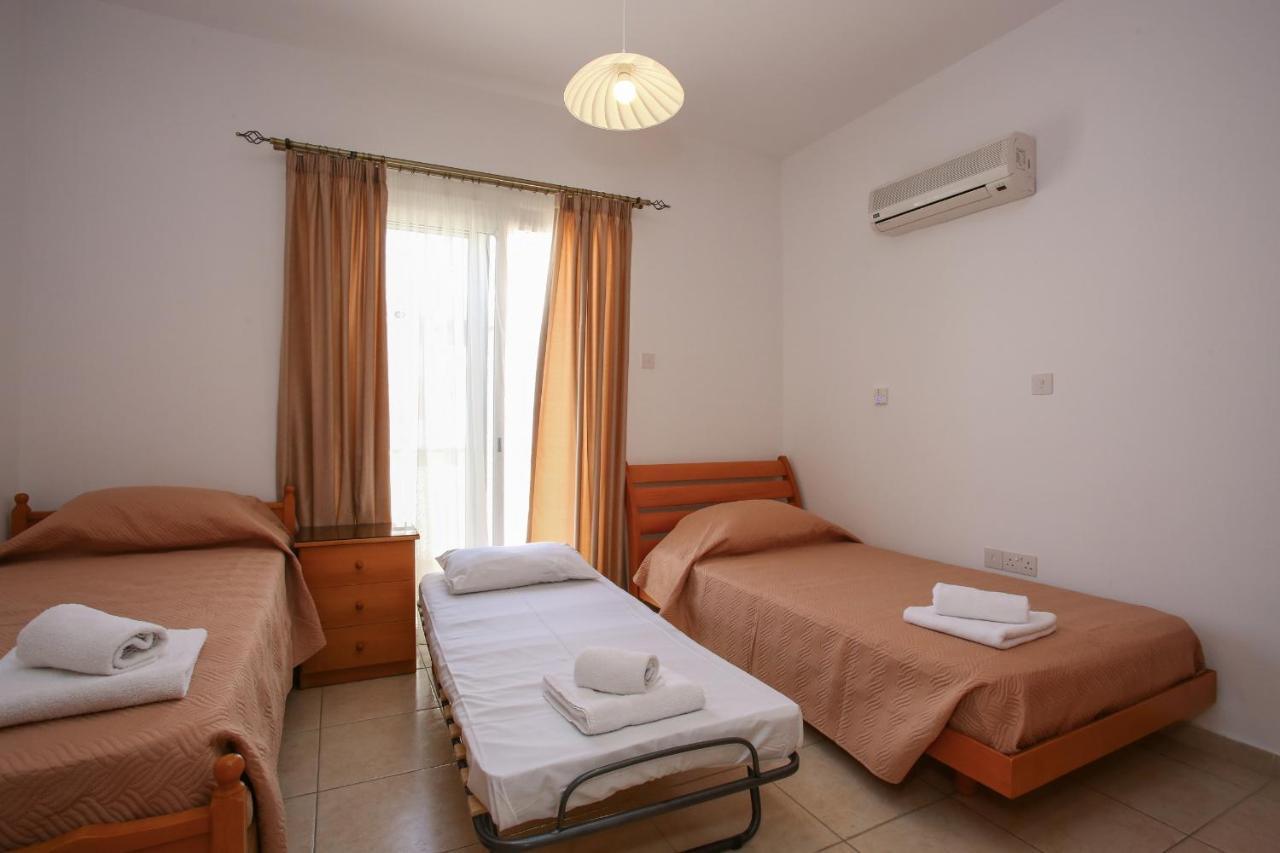 Star House Villa Paphos ภายนอก รูปภาพ