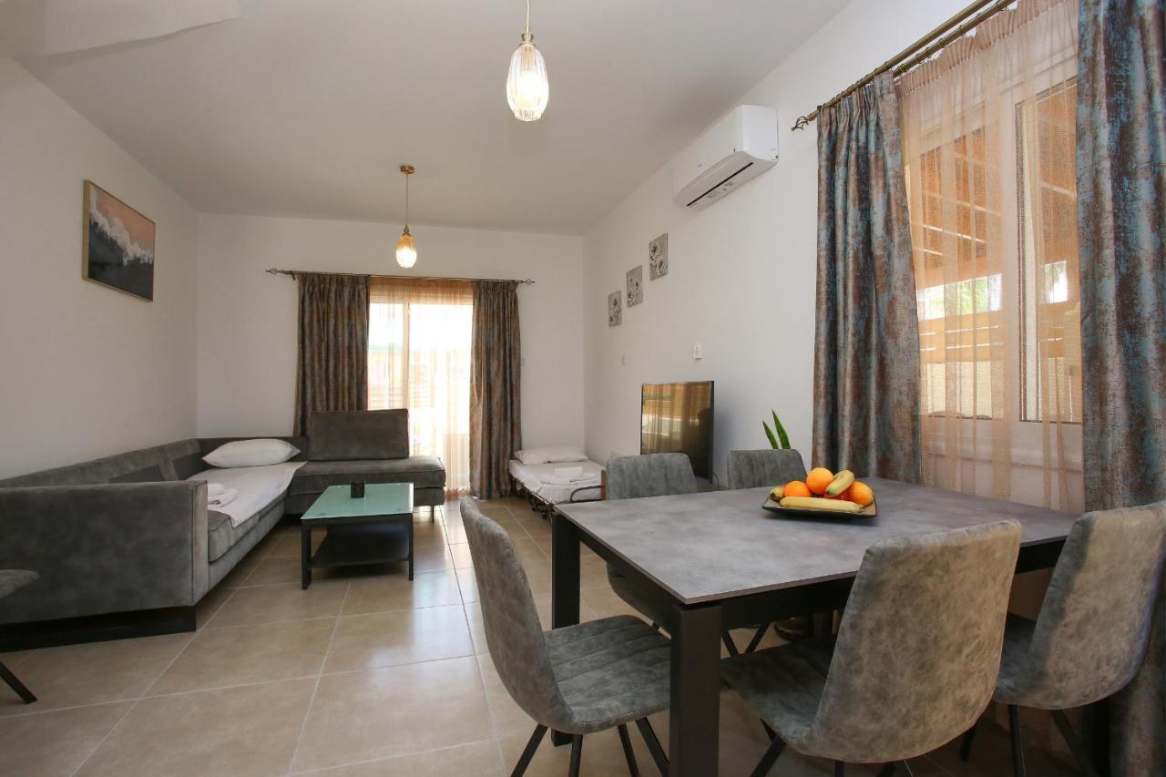 Star House Villa Paphos ภายนอก รูปภาพ